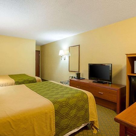 Rodeway Inn & Suites Kearney Exterior photo