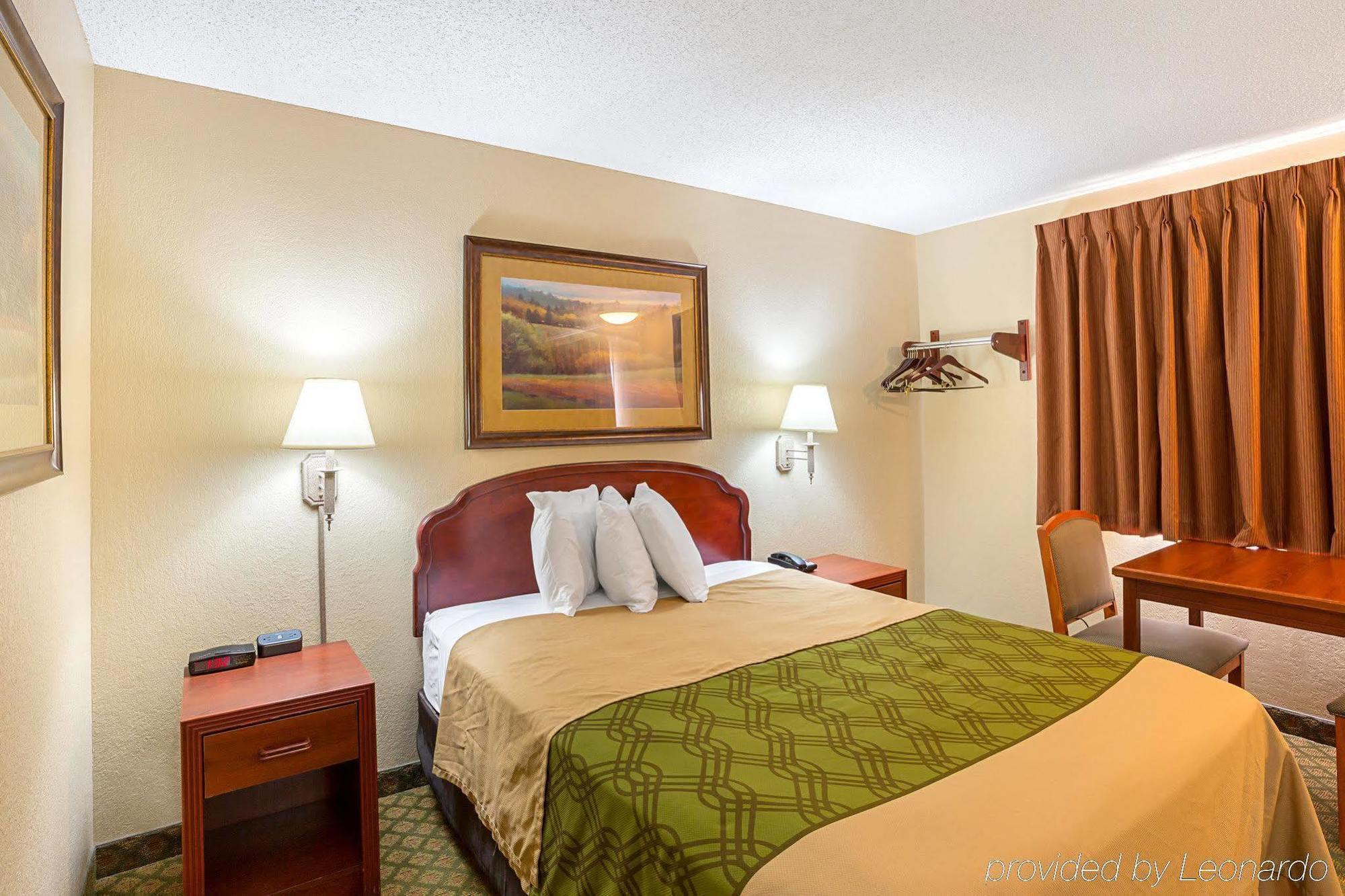 Rodeway Inn & Suites Kearney Exterior photo