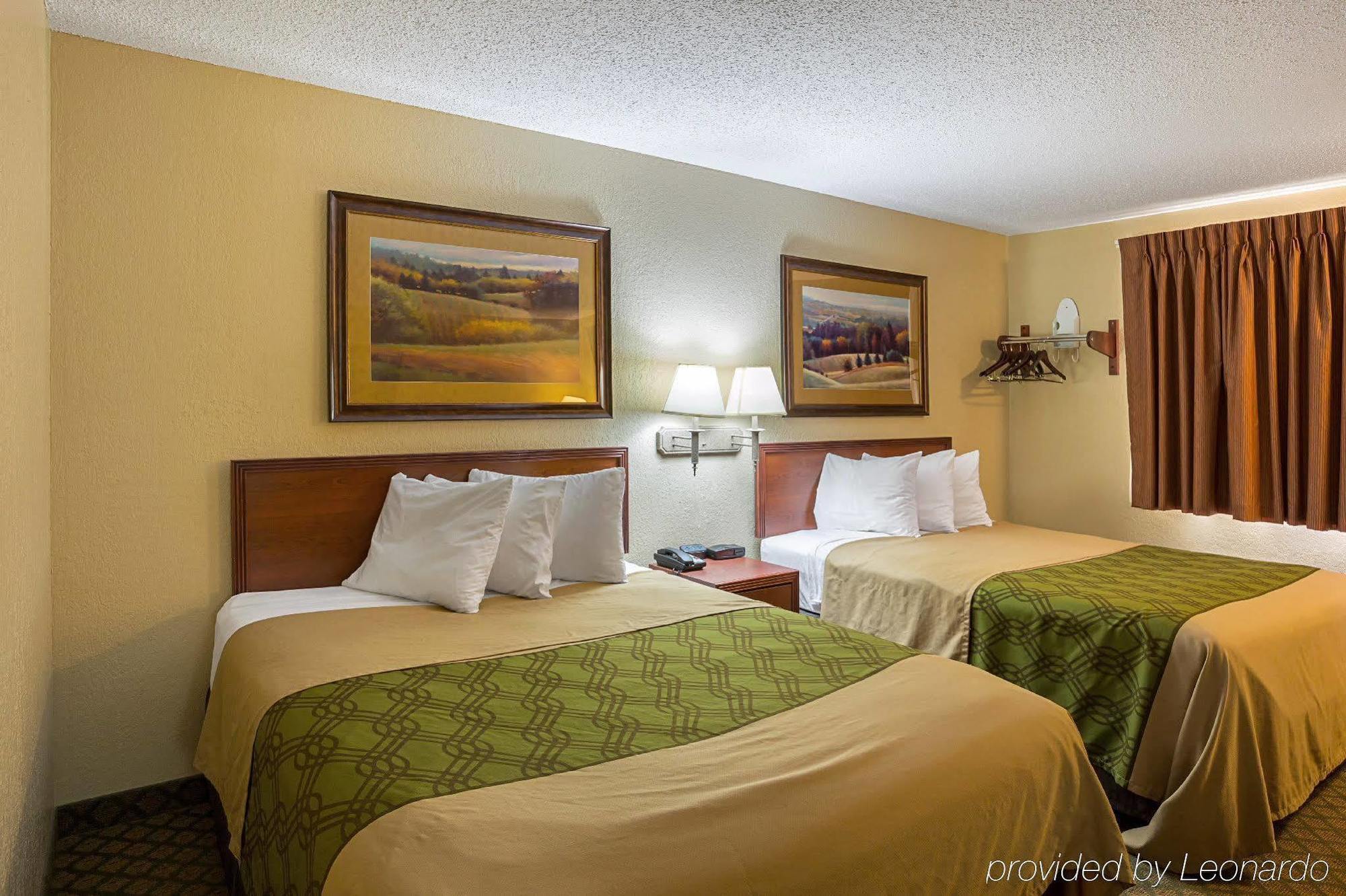 Rodeway Inn & Suites Kearney Exterior photo