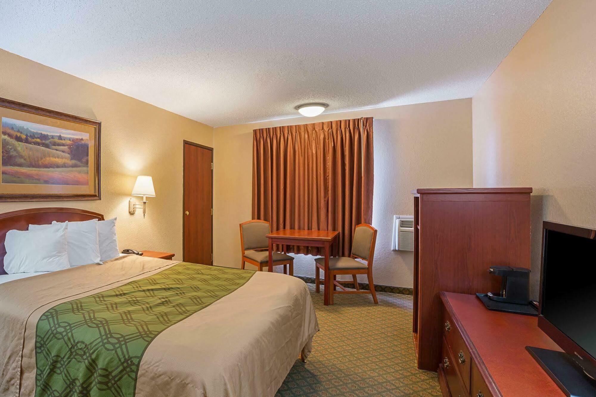 Rodeway Inn & Suites Kearney Exterior photo